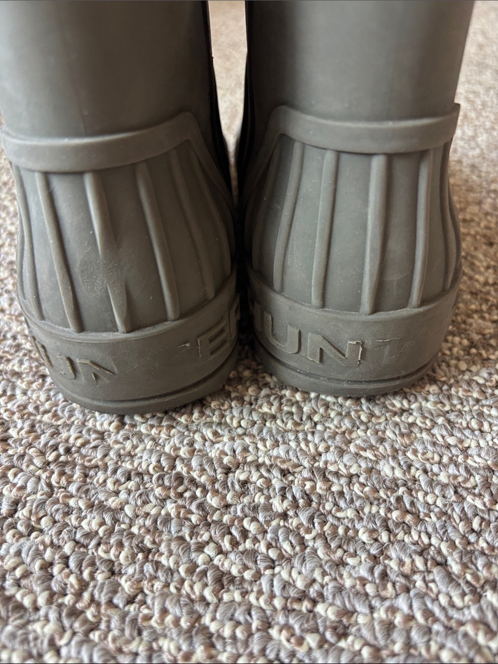 Hunter Kids Olive Rubber Pull-On Rain Boots with Red Logo Trim - Picture 4 of 5